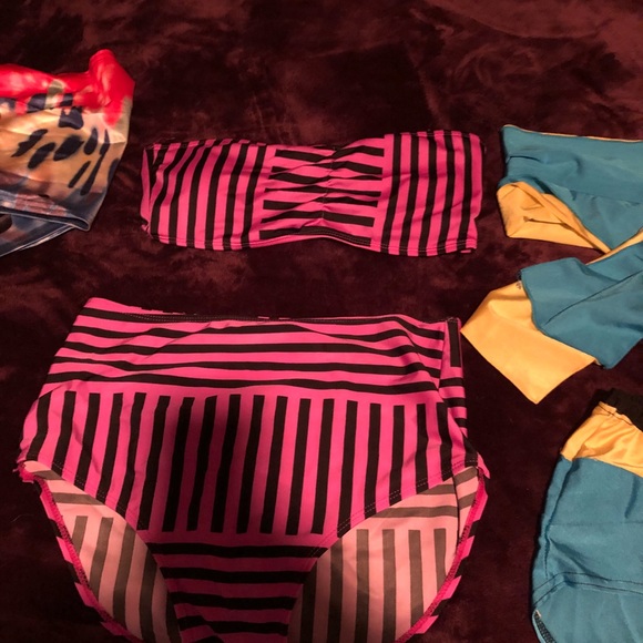 Three very beautiful swim suits. - Picture 4 of 7